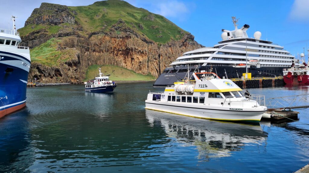 Halkion Teista Skemmtiferdaskip Lagf Minni