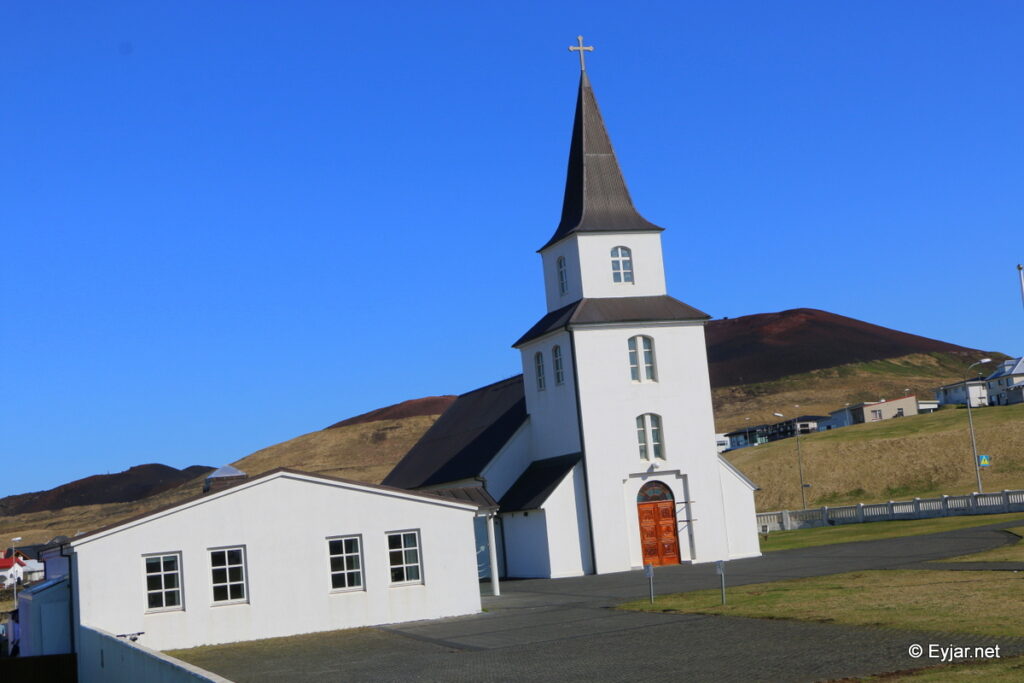 Kirkja Safnadarhe