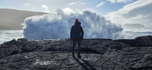 „Það er langt síðan það hefur brimað svona mikið,“ segir Pétur.